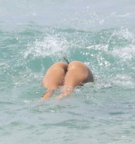 Gabriela Versiani onlyfans boobs