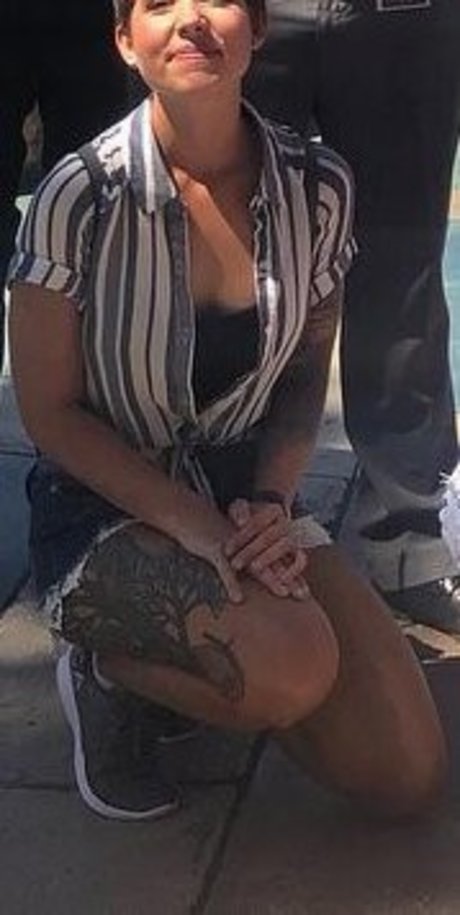 Soe Gschwind strip onlyfans