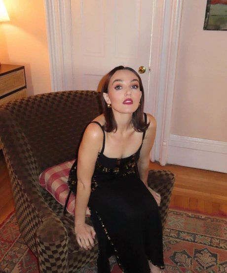 Chloe Fineman onlyfans leaked