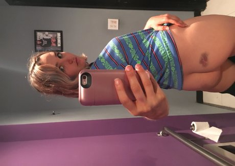 Chloe Fineman onlyfans nide