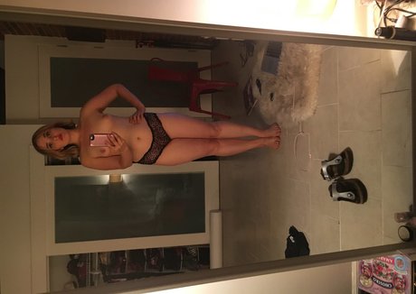 Chloe Fineman only fans leaks