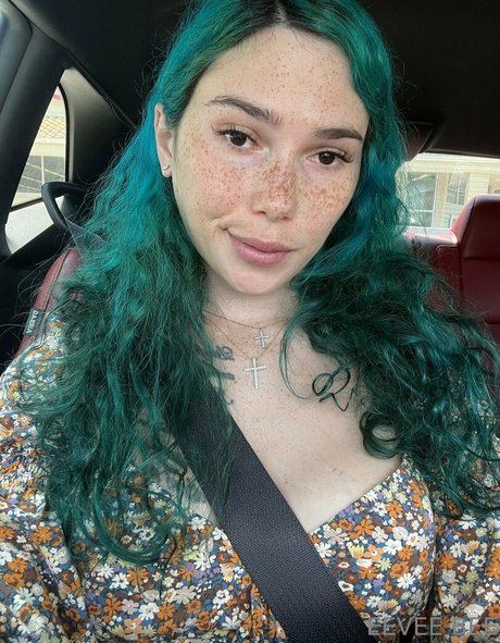 Eevee Bee onlyfans free