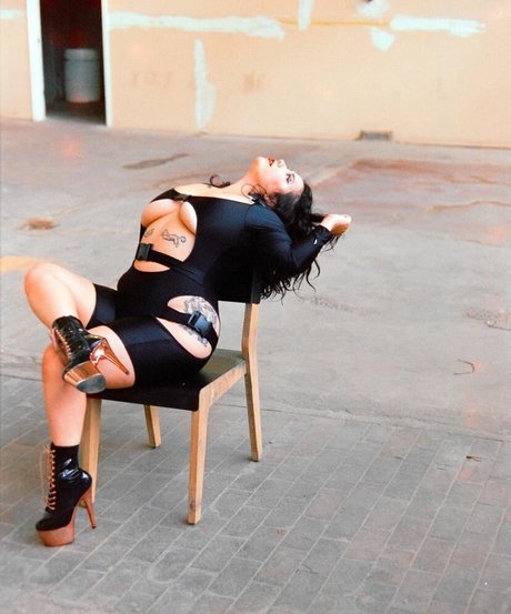 Suki Jade nude onlyfans leak