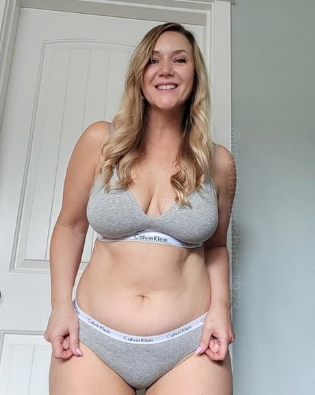 Crystal Sunshine feet onlyfans