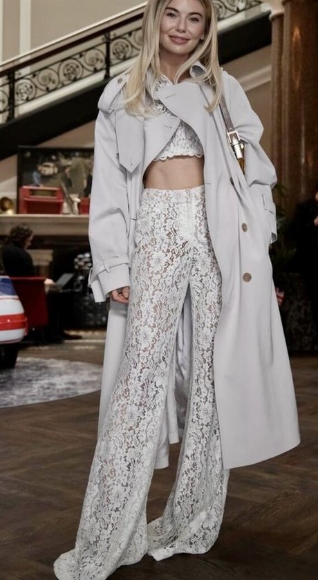 blonde petite onlyfans hd selfie