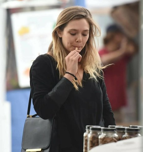 Elizabeth Olsen nude on onlyfans