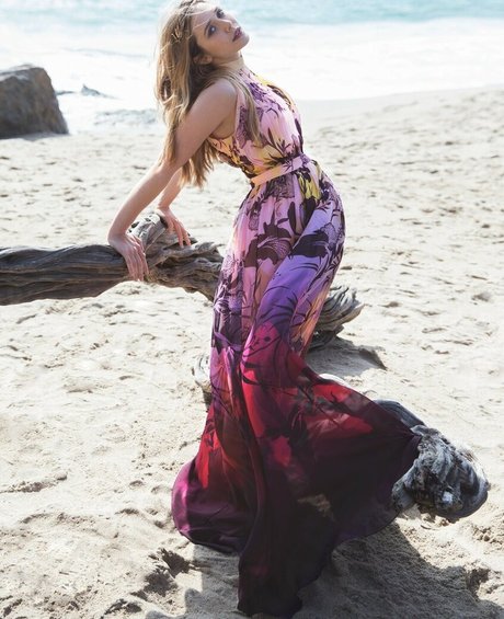 Elizabeth Olsen leaks only fans