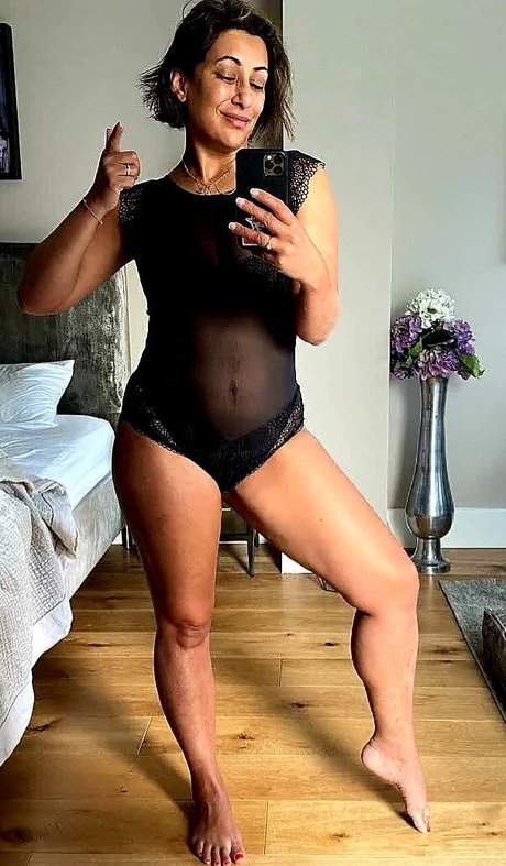 Saira Khan onlyfans leak nudes