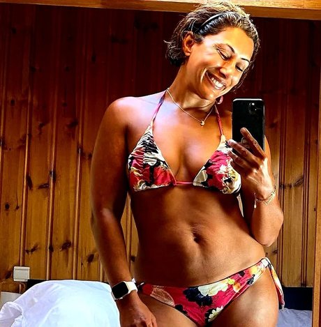 Saira Khan onlyfans desnuda