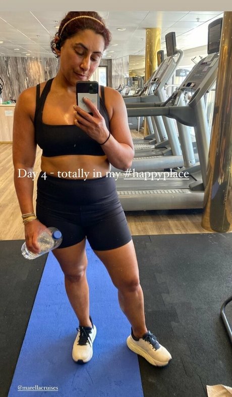 Saira Khan pics onlyfans