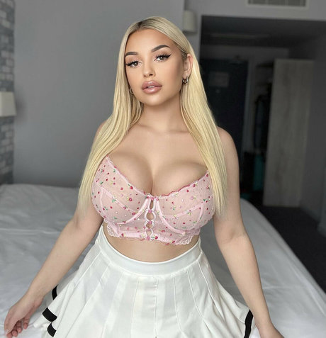 miawills1998 onlyfans pics