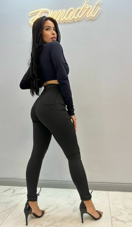 Larissa Nunes onlyfans nudes leak