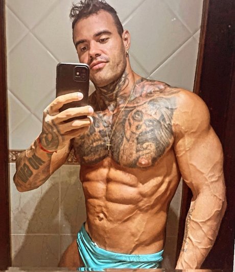 Muscleman21_ en onlyfans