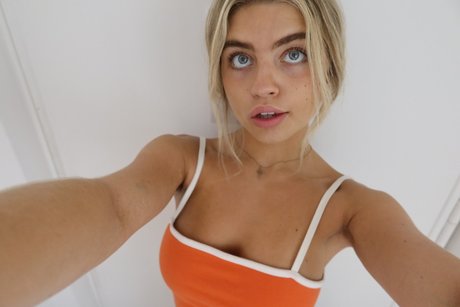 Lemon B_ nude only fans