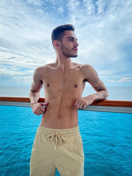 Leandro Leeme onlyfans tits