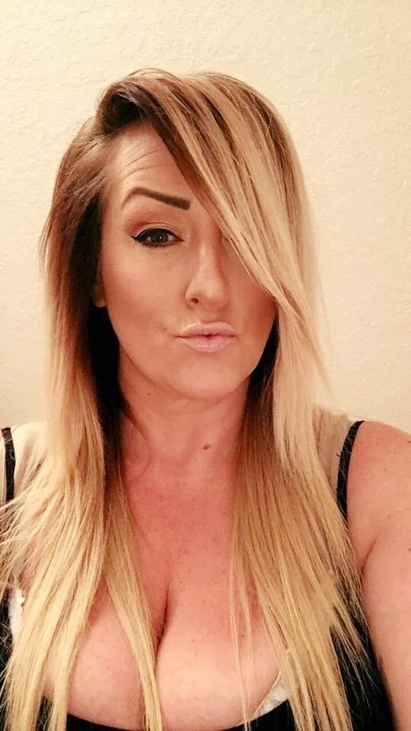 Lindsay Dare onlyfans posts