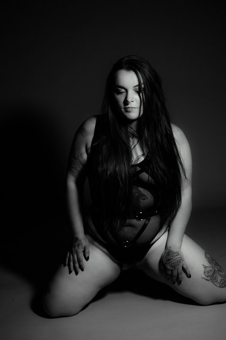 Lila Peach naked onlyfans leak