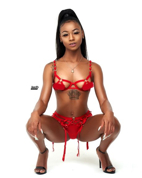 ari R onlyfans leakes