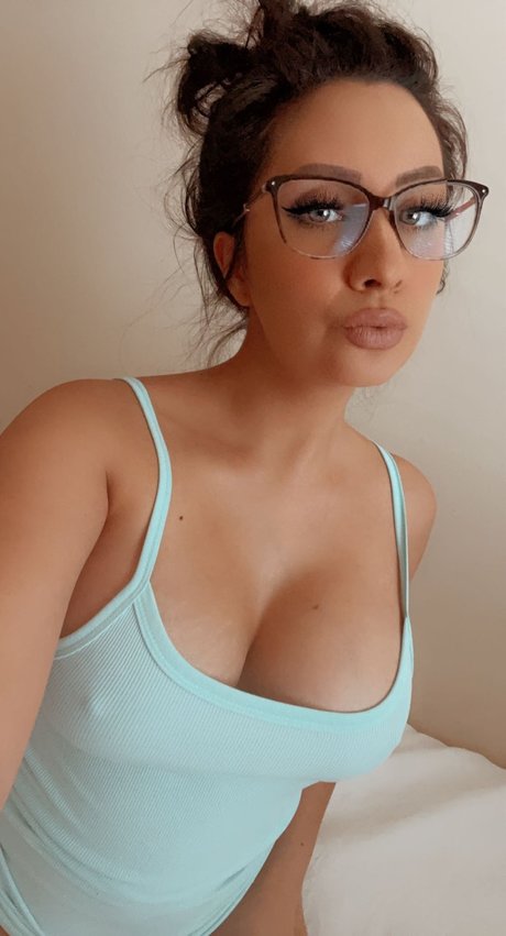 MADDIIEX leaked onlyfans pictures