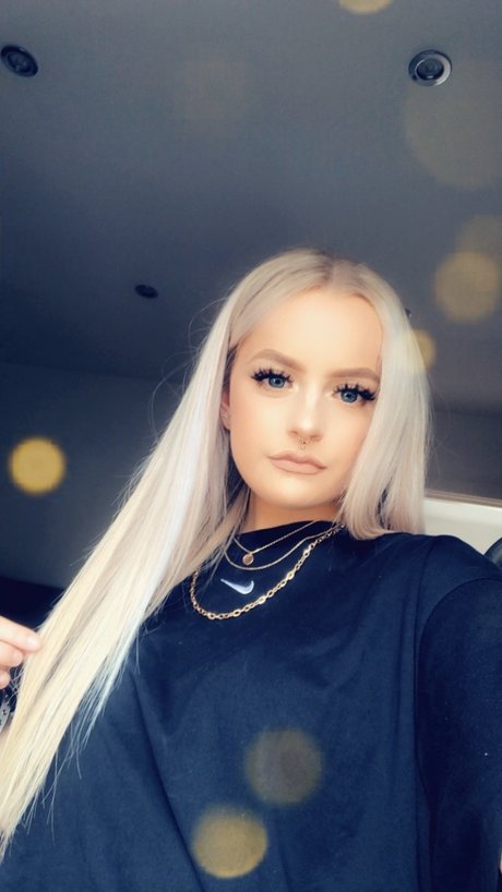 Lydia Hodgson nude onlyfans leak