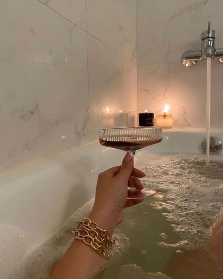 Marilyn the cougar  shot