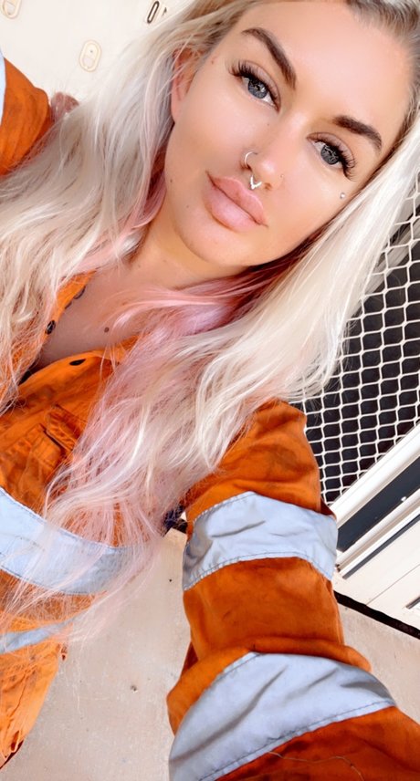 Miss cruz01 onlyfans model