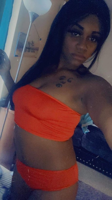 Mila Lowe naked leaked onlyfans