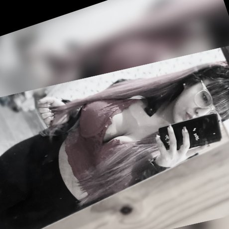 MiiNii_ onlyfans tits