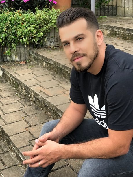 Nelio Linares onlyfans model photos