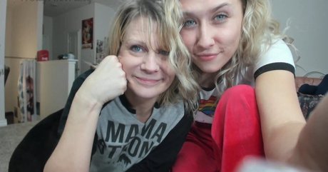 Daughter Mother onlyfans nude