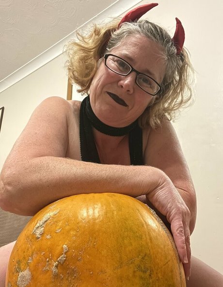 khariscurves onlyfans nide