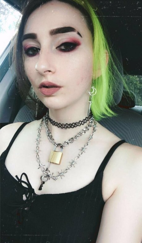 deviouslilwolf only fans pics