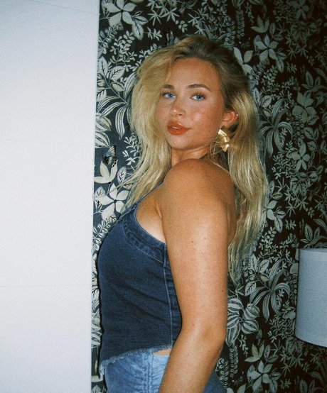 Sophia Armata onlyfans sexy