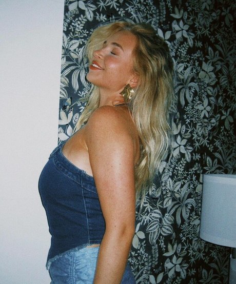 Sophia Armata nude only fans leaks