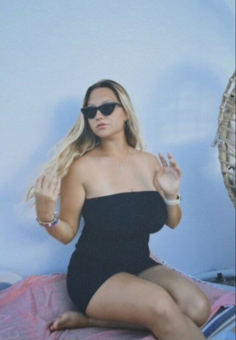 Leandra Lopes onlyfans creator