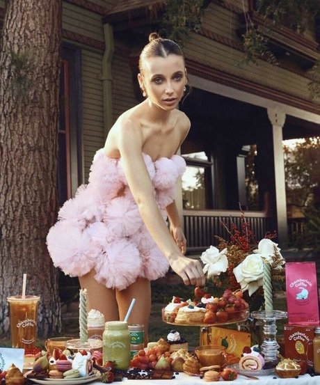 Emma Chamberlain naked onlyfans pics