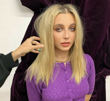 Emma Chamberlain onlyfans strip