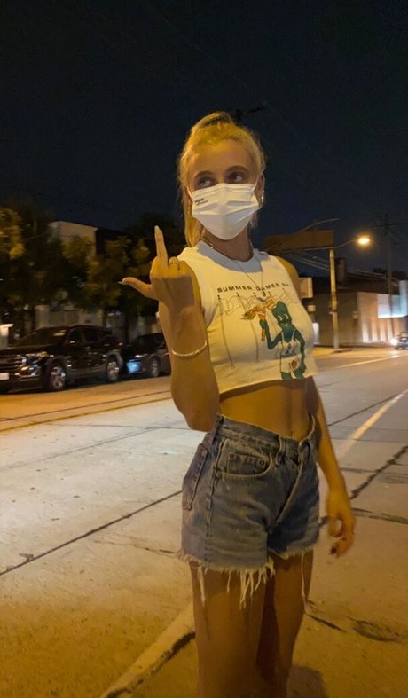 Emma Chamberlain onlyfans leak ass