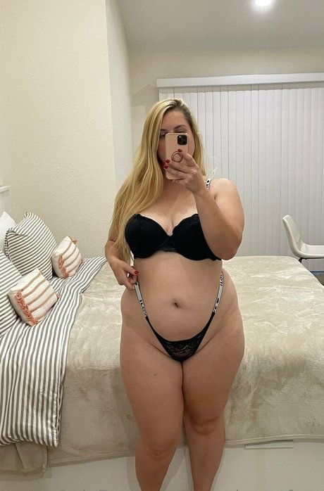 peachycatfree onlyfans public photos
