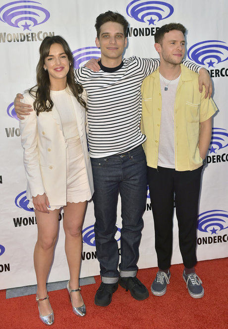 Elizabeth Henstridge onlyfans leajs