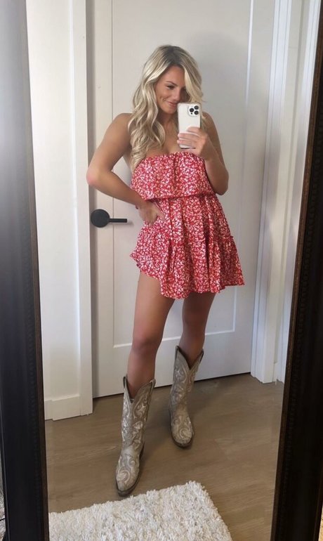 Annie Agar naked onlyfans leaks