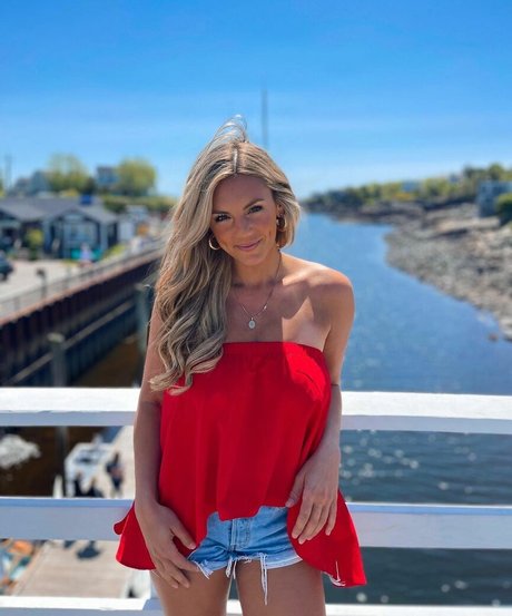 Annie Agar onlyfans nude content