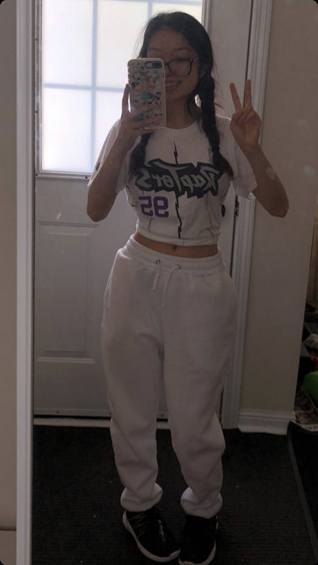 busty brunette onlyfans exclusive photos