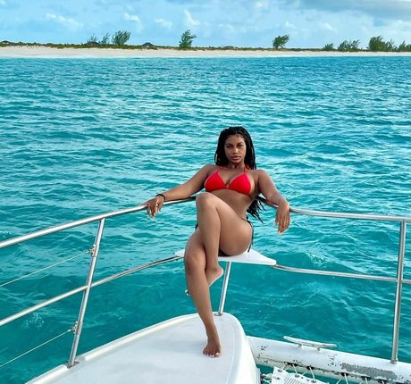 Taylor Rooks onlyfans leak ass