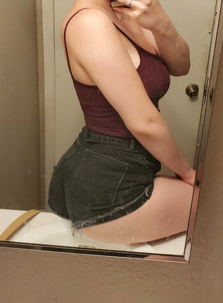 mykenzieren onlyfans model