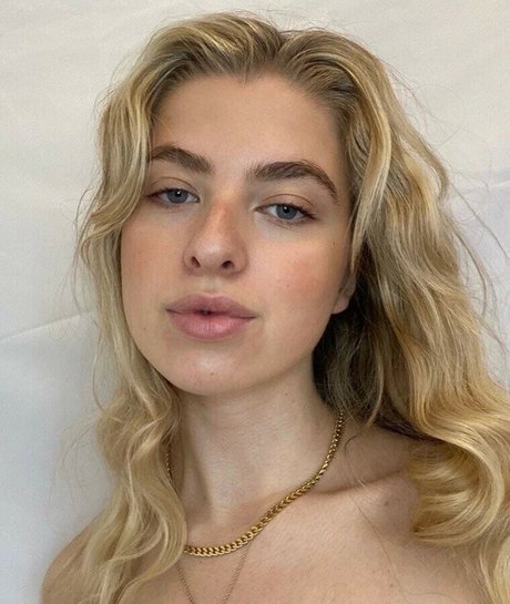 Anais Gallagher onlyfans photo