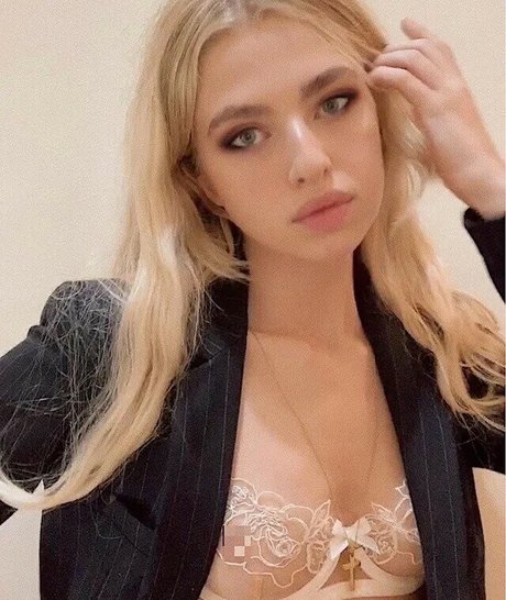 Anais Gallagher naked onlyfans leaks