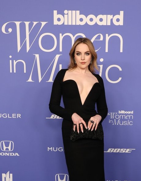 Elizabeth Gillies free only fans