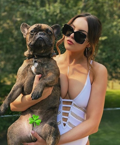 Elizabeth Gillies onlyfans desnuda