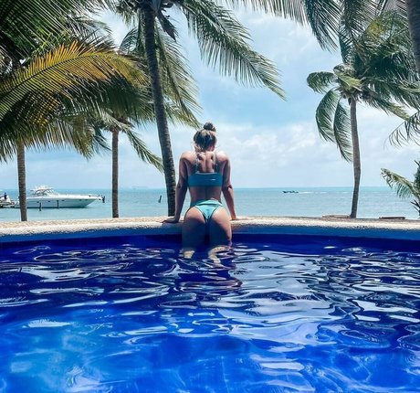 LuluLuvely only fans pictures